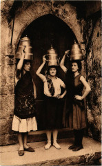 Pays-Basque - Porteuses de Ferretera