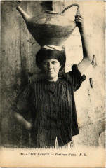 Type Basque - Porteuse d'eau -
													64 Pyrénées Atlantiques
												