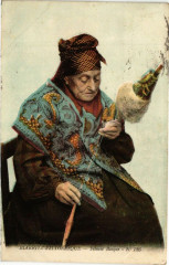 Biarritz Pittoresque - Fileuse Basque à Biarritz