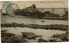 Biarritz - Le Rocher de la Vierge a marée basse à Biarritz
