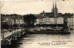 Bayonne - Pont Saint-Esprit - Place du Redurt - La Cathedrale à Bayonne
