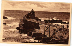 Biarritz - Le Rocher de la Vierge et la Passerelle à Biarritz