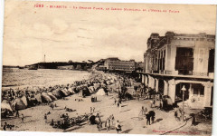 Biarritz - La Grande Plage Le Casino Municipal et l'Hotel du Palais à Biarritz