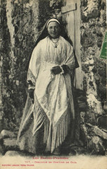 Les Basses-Pyrenées Ossaloise en Costume de Gala