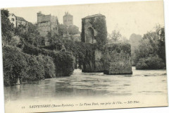 Sauveterre (Basses-Pyrenées) Le Vieux Pont vue prise de l'ille -
													64 Pyrénées Atlantiques
												