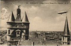 Bordeaux-Grosse Cloche et Passage d'un Dirigeable à Bordeaux