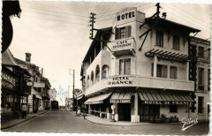 Soulac-sur-Mer Gironde - Rue de la Plage - L'Hotel de France à Soulac-sur-Mer