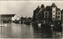 La Croisic Le port et la Criée -
													44 Loire Atlantique
												