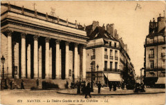 Nantes - Le Theatre Graslin et la Rue Crebillon à Nantes