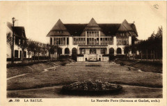 La Baule - La Nouvelle Poste (Datessen et Guchet, arch.) -
													44 Loire Atlantique
												
