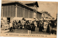 Saint-Nazaire - Les Halles un jour de Marché et Rue du Palais à Saint-Nazaire