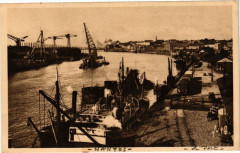Nantes (Loire-Inferieure) - Le Port - Les Quais à Nantes