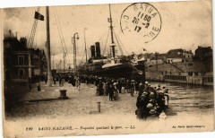 Saint-Nazaire - Paquebot quillant le port à Saint-Nazaire