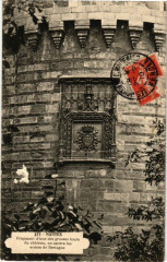 Nantes - Fragment d'une des grosses tours du Chateau au centre... à Nantes