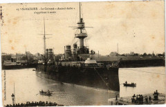 Saint-Nazaire - Le Cuirasse Amiral-Aube s'appretant a sortir à Saint-Nazaire