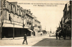 Saint-Nazaire - La rue Amiral Courbet avec dans le fond le Bassin à Saint-Nazaire