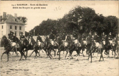 Saumur Ecole de Cavalerie Defile des Ecuyers en grande tenue à Saumur