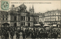 Angers-Place du Ralliement et le Théatre un Dimanche à Angers