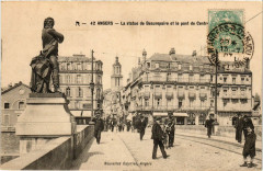Angers - La Statue de Beaurepaire et le Ponts-de-CEntre -
																					49100 Angers
																			