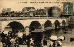 Angers - Le Pont de la Basse-Chaine pris un jour de Fete à Angers