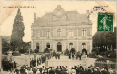 Beaufort-en-Vallee (M.-&-L.) - L'Hotel de Ville -
													49 Maine et Loire
												
