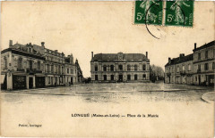 Longue (Maine-et-Loire) - Place de la Mairie