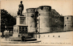 Angers - Statue du Roi René et le Chateau à Angers