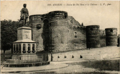 Angers - Statue du Roi René et le Chateau à Angers