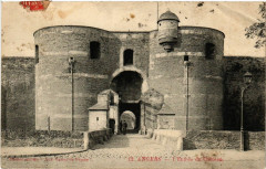 Angers - L'Entrée du Chateau à Angers