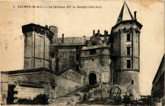 Saumur La Place et l'Eglise Saint-Pierre à Saumur