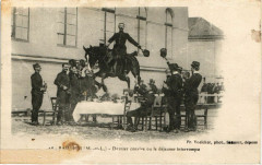 Saumur - Dernier convive ou le dejeuner interrompu à Saumur