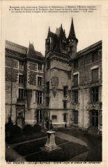 Angers - Le Logis Barrault - Grand Logis et statue de Lenepveu à Angers