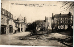 Bressuire - La Place Carnot - Le Monument aux Morts -
													49 Maine et Loire
												