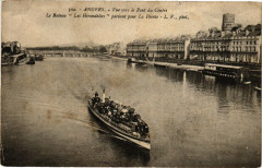 Angers-Vue Vers le Pont du Centre-Le Bateau Les Hirondelles à Angers