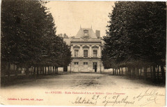 Angers-Ecole Nationale d'Arts et Metriers-Cour d'honneur à Angers