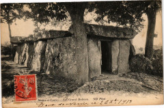 Saumur (Maine - et - Loire) - Le Grand Dolmen à Saumur