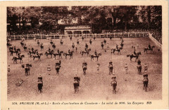 Saumur - Ecoe d'application de Cavalerie - Le salut de.. à Saumur