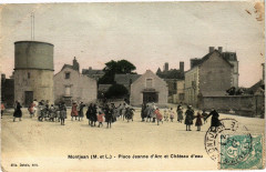 Montjean - Place Jeanne d'Arc et Chateau d'eau