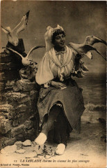 Les Sables-d'Olonne - La Sablaise charme les oiseaux - Folklore aux Sables-d'Olonne
