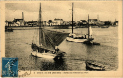 Croix-de-Vie - Barques rentrant au Port