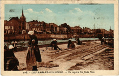 Les Sables-d'Olonne - On répare les filets bleus aux Sables-d'Olonne