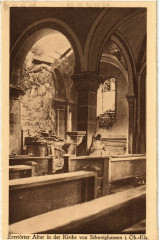 Zerstorter Altar in der Kirche