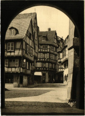 Kolmar - Der Kaufhausdurchgang mit Blick gegen die Schadelgasse