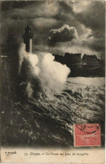 Dieppe Le Phare un jour de tempéte à Dieppe