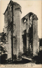 Abbaye de Saint-Wandrille - Ruines du Transept cote da la Nef -
													76 Seine Maritime
												