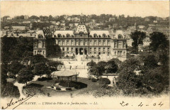 Le Havre L'Hotel de Ville et le Jardin au Havre