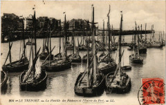 Le Treport La Flotille des Pecheurs et l'Entrée du Port à Eu