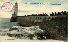 Le Treport-Le phare et la jetée au Tréport