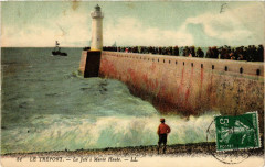 Le Treport-La jetée a Marée Haute au Tréport