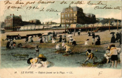 Le Havre-Enfants jouant sur la Plage au Havre